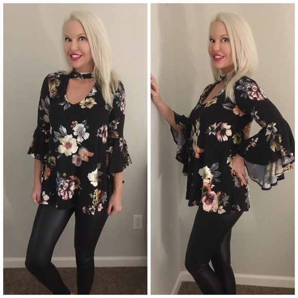 High Quality Black Mock Neck Bell Sleeve Top! 🌸 - Picture 4 of 5